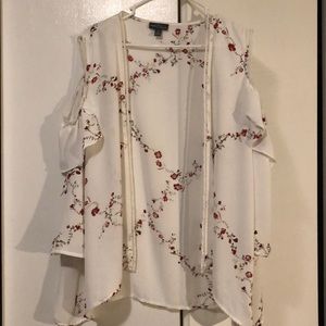 Flower detailed open-front blouse